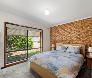 Low Maintenance 3 Bedroom, Close To Hospital - Photo 2