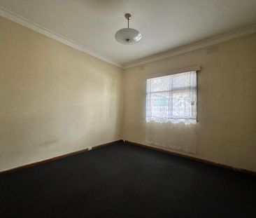 “Neat & Tidy Family Home“ - Photo 5