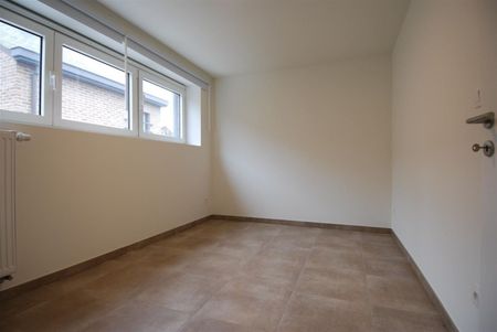 Ruim, instapklaar nieuw appartement met 3 slaapkamers en dakterras gelegen op de Bosstraat van Maaseik. - Photo 5