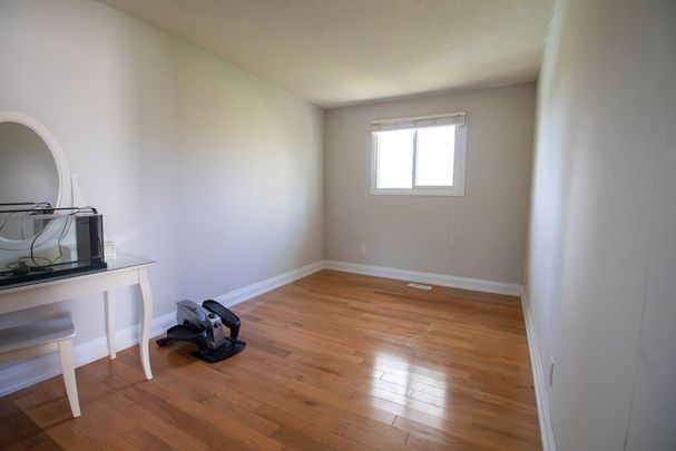 62 Terrace Ave, Welland - 3 Bedroom Main Unit - Photo 1
