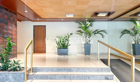 Avec une vue directe sur le jardin de la copropriété - Photo 4