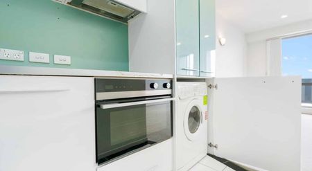 Water views, Balcony and Carpark - Photo 3