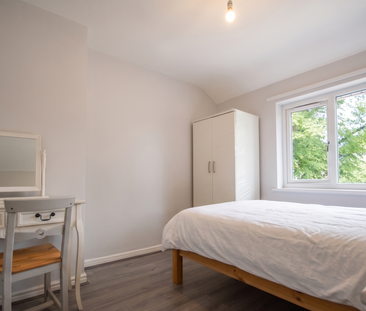60 Poole Crescent - Photo 3