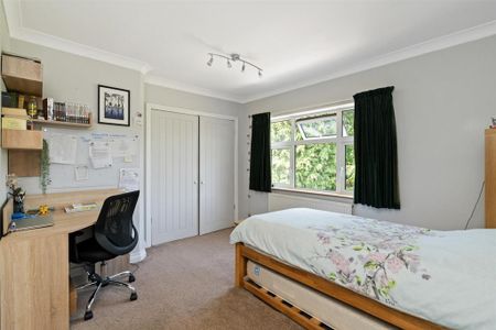 6 bedroom detached house to rent - Photo 2