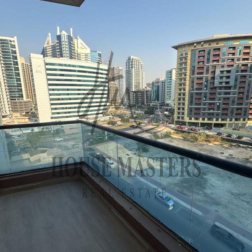Modern 2 BR in Al Amir: Serene Living in Barsha Heights - Photo 1