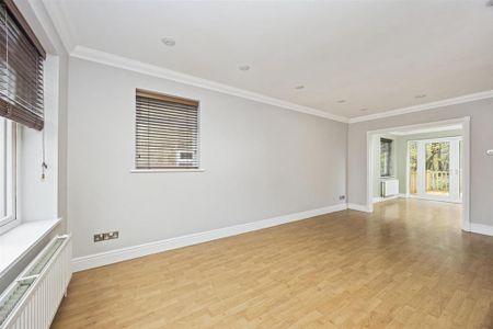 4 bedroom detached house to rent - Photo 2