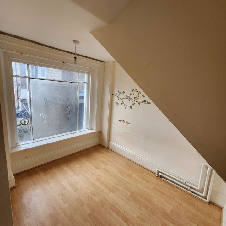 Studio Flat, Englands Lane, NW3 - Photo 1