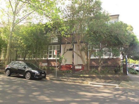 Nice and large ground floor flat - Photo 2