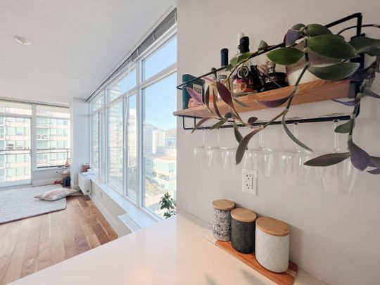 Lonsdale Location! - Photo 1