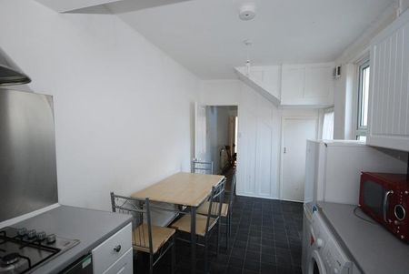 3 bedroom private hall to rent - Photo 5