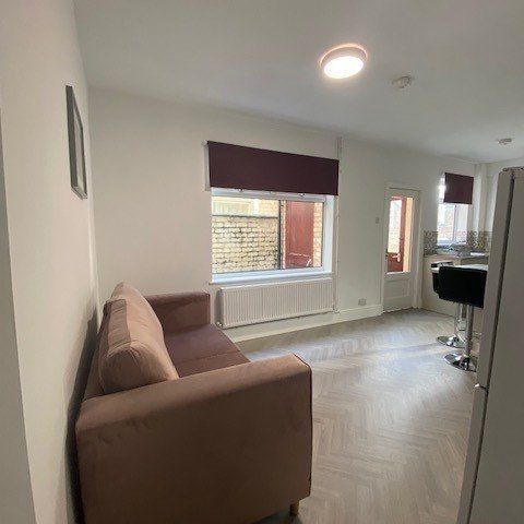 Double En-suite Room - Grimsby Road - Photo 1