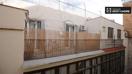 barcelona, Catalonia 08012 - Photo 2