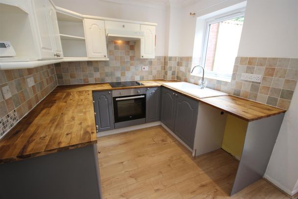 2 bed Terraced House for let - Photo 1
