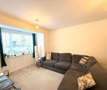 4 bedroom detached house to rent - Photo 2