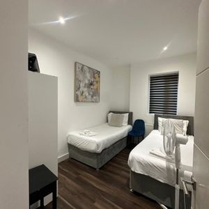 3 Bed Flat, Finchley Road, NW11 - Photo 3