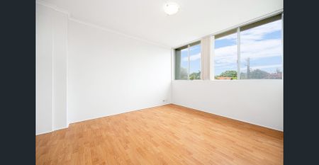 Spacious apartment just minutes walk to the centre of Chatswood - Photo 5