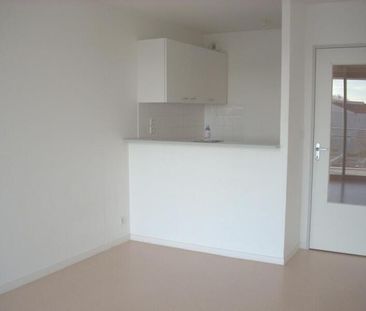 Location Appartement 2 pièces 38m² LA ROCHELLE 17000 - Photo 2