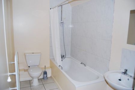 1 bed Apartment - To Let - Photo 2