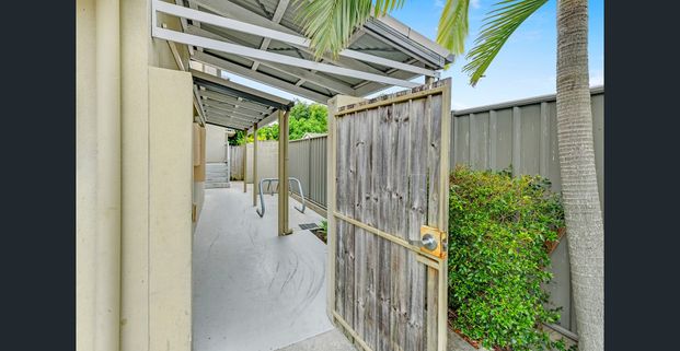 FULLY RENOVATED STUDIO IN THE HEART OF NUNDAH (Single Living Only) - Photo 1