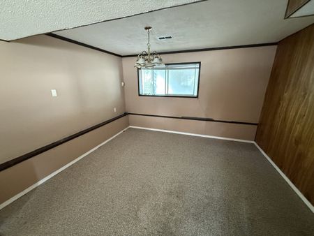 Spacious 4-Bedroom Home in Abbotsford - Photo 5