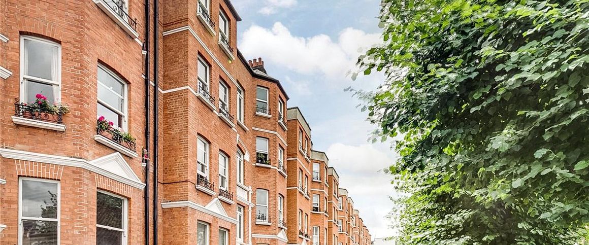 2 bedroom flat in Fulham Road - Photo 1