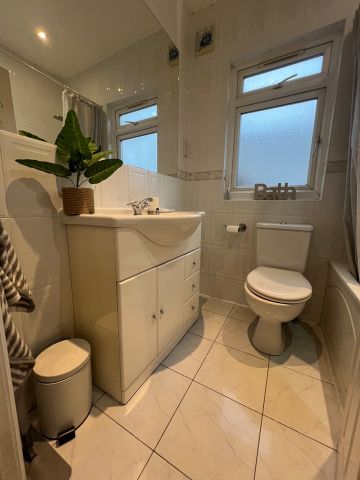 1 Bed Flat, Heather Gardens, NW11 - Photo 4