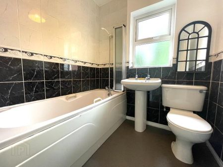 2 Hazeldene Court, Lisburn, BT28 1FP - Photo 4