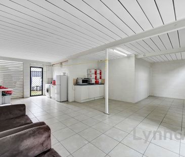 Room 2 - 2/23 Bergin Road CRANBROOK QLD 4814 - Photo 2