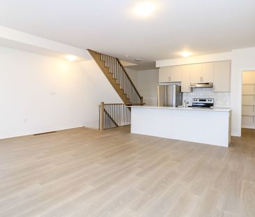 For Lease - 1991 Matteer Court Unit# #29, Innisfil, Ontario - Photo 6
