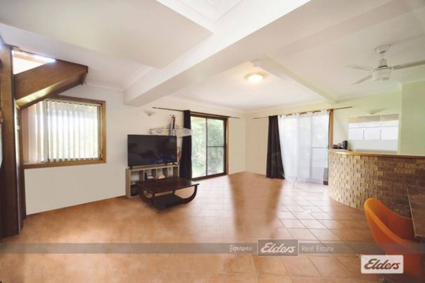 WATERFRONT HOME WITH BREATHTAKING VIEWS. - Photo 1