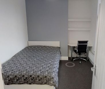 1 bedroom in a house share to rent - Photo 4