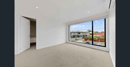 Brand New Townhouse in a Prime Bentleigh East Location - Photo 4