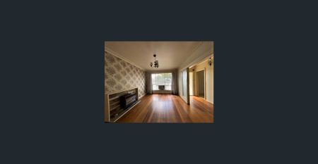 PRIME LOCATION – 2 BEDROOM UNIT IN MCKINNON SECONDARY ZONE! - Photo 2