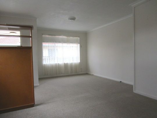 Spacious 2 Bedroom Unit with Reverse Cycle Heating & Air Conditioning - Photo 1