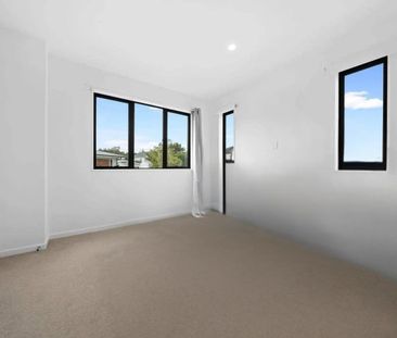 Modern Corner Townhouse in the Heart of Howick - Photo 4