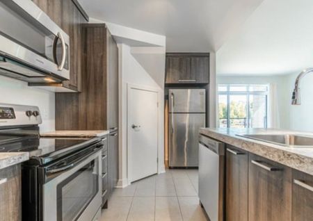 601 Rue Forbes, #201 - Photo 4