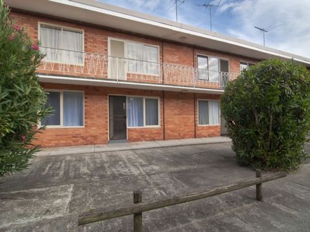 Spacious Two Bedroom Apartment - Photo 5