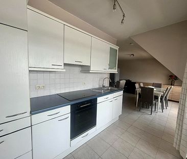 Bemeubeld appartement met 2 slaapkamers en staanplaats - Photo 1