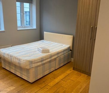 Studio Flat, Down Place, W6 - Photo 2