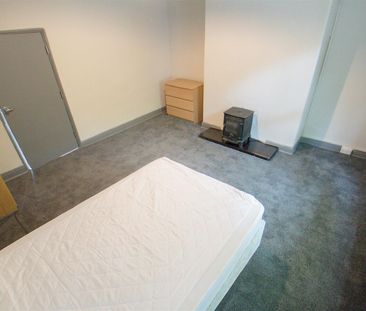 Victoria Road, Hyde Park, LS6 1DR, Leeds - Photo 3