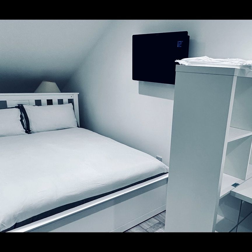 Studio Flat, Alloa Road, SE8 - Photo 1