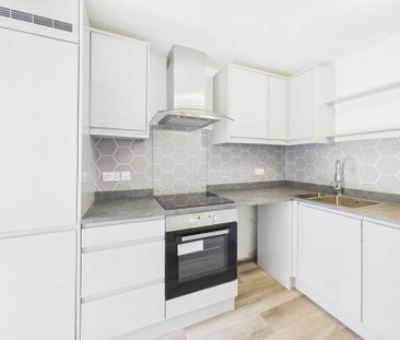 Priory Avenue, High Wycombe, Buckinghamshire,HP13 - Photo 6