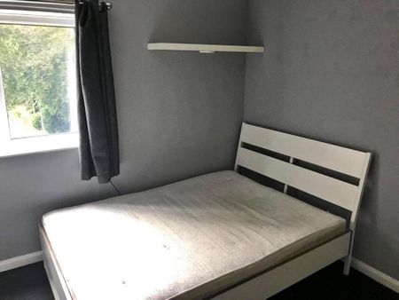 4 bedroom flat to rent - Photo 3