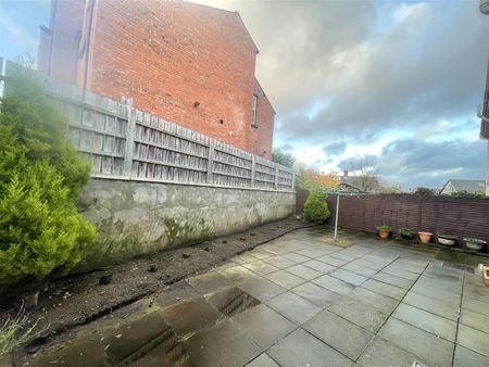 4 Locksley Grange, - Photo 2