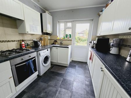 1 bedroom in a house share to rent - Photo 5