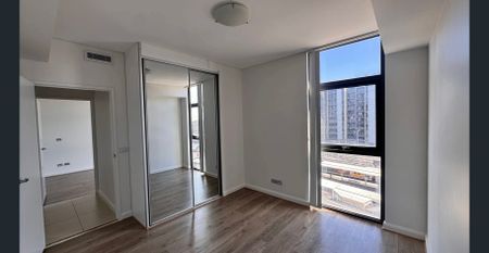 #SPACIOUS 2 BEDROOMS #OPPOSITE TO LIDCOMBE STATION #CONVENIENCE LOCATION - Photo 4