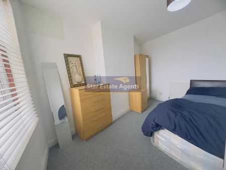 1 bedroom in a house share to rent - Photo 3