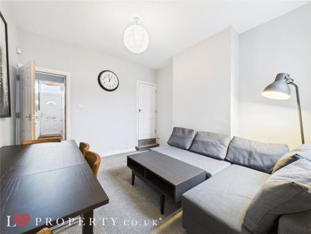 4 bedroom terraced house to rent - Photo 4