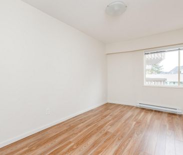 Royal Arms - Photo 5