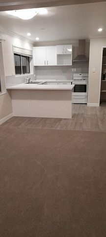 3 Bedroom house on Orchard with pool. - Photo 3